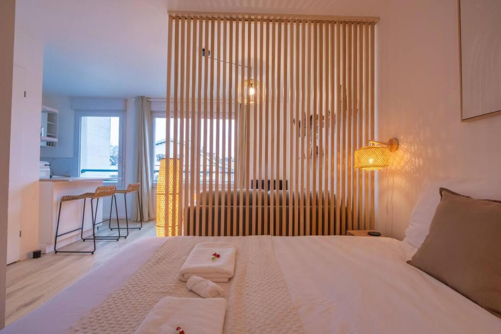 Ferienwohnung Le Jeroboam Reims Exterior foto